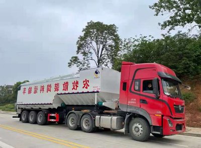 60方半挂饲料车